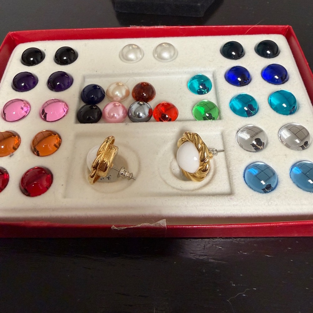 Joan Rivers interchangeable gold necklace with matching stud earrings - Picture 6 of 7